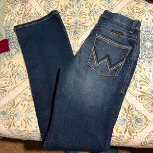 27x34 Women’s Wrangler bootcut Jeans